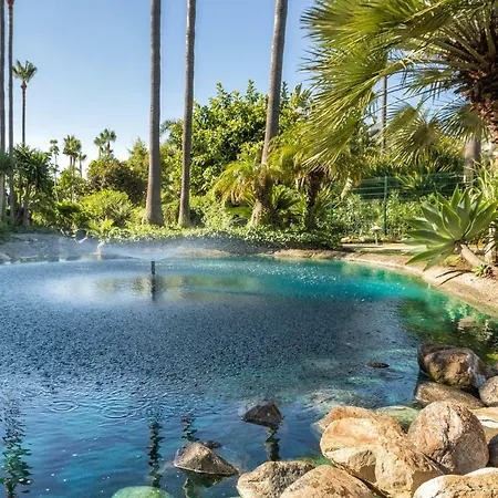 Sea & Mountain View Penthouse * Estepona