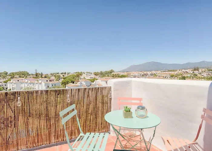 Sea & Mountain View Penthouse Apartment Estepona