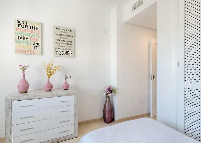 Sea & Mountain View Penthouse Apartment *